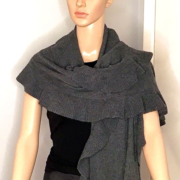 Women’s Elegant Gray Shawl - Picture 5 of 5